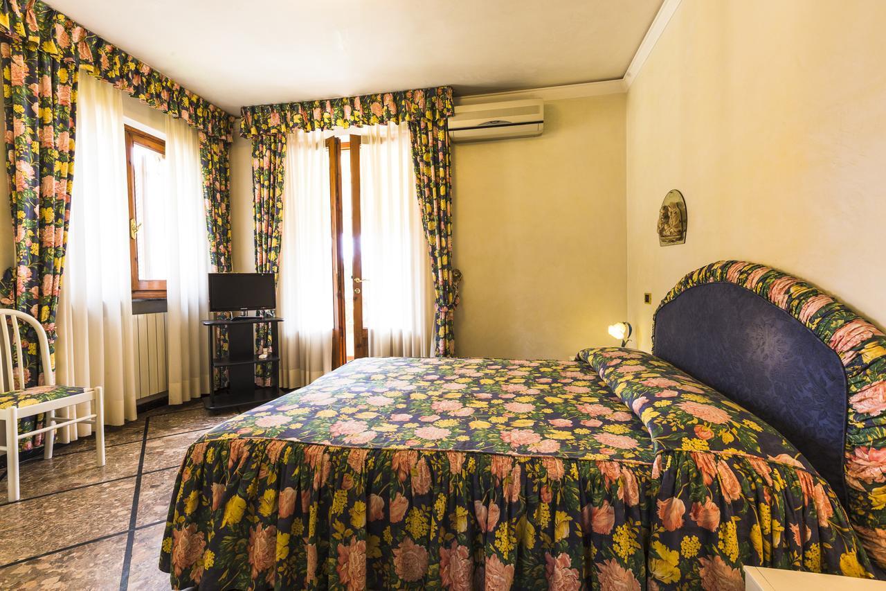 Hotel Sonia فورتي دي مارمي المظهر الخارجي الصورة